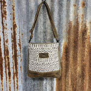 Elfin Crossbody Front