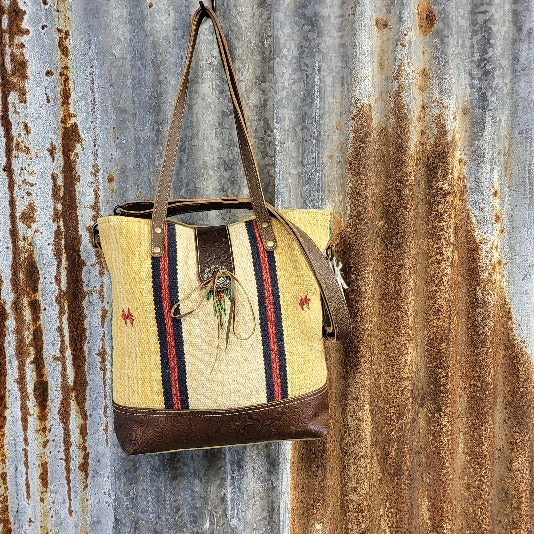 Woody Race Strip Tote Front