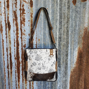 Albino Cream Cross Body Front