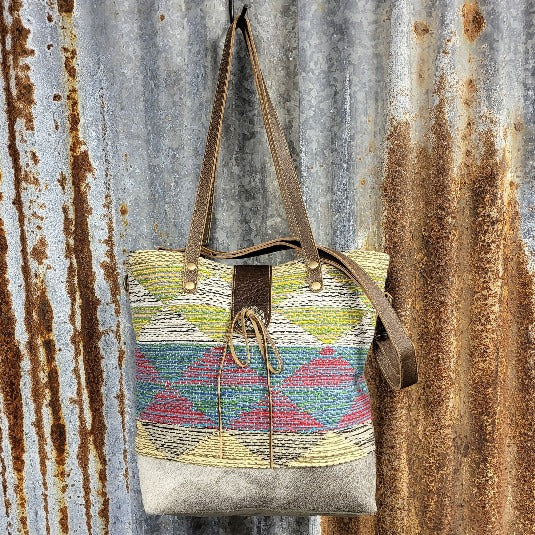 Pyramid Tote Messenger Back